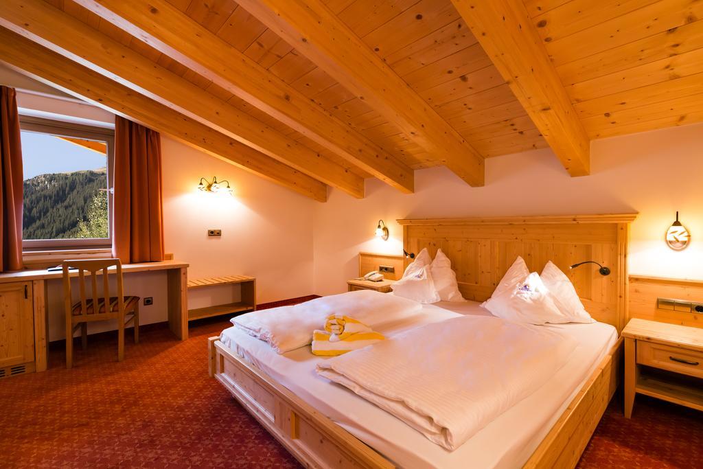 Hotel Schneeberg Family Resort & Spa Ridanna Room photo